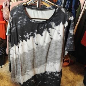 Stylish Black and White Tie-Dye Women's Top